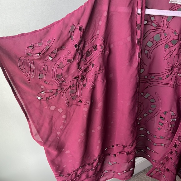 Like new burgundy kimono cover. One size fits all that fits like a large/medium. - Picture 2 of 3